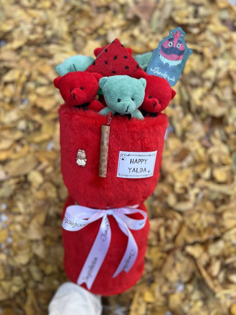 خرید دسته گل رومیزی یلدا